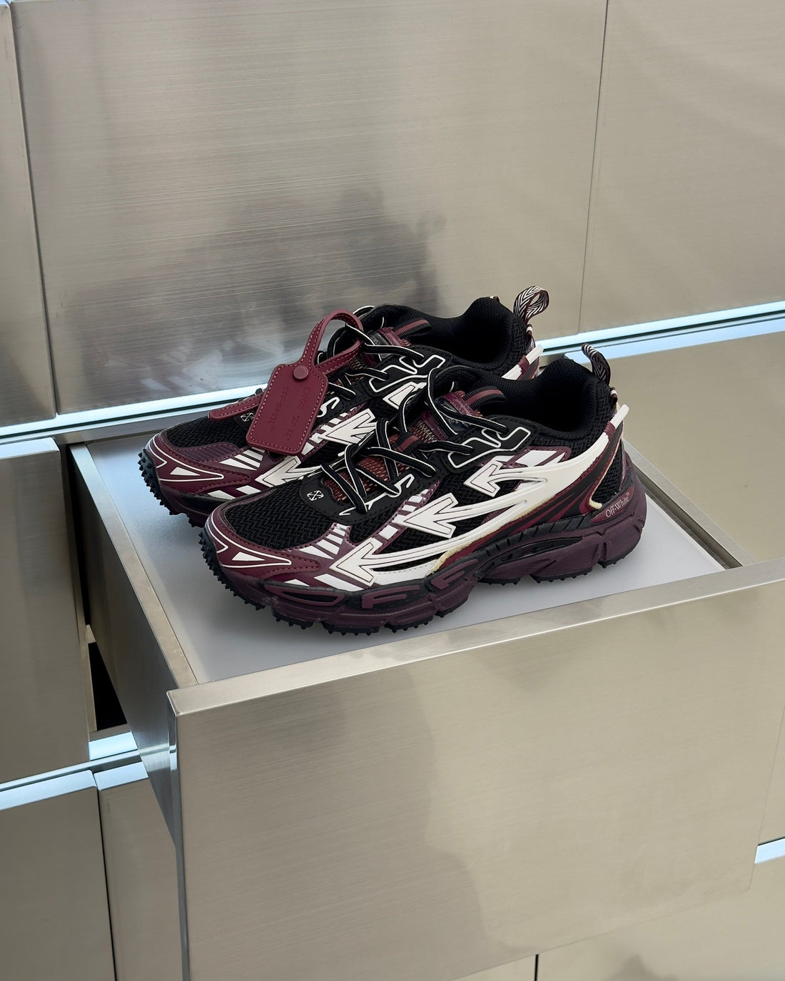 Off-White Be Right Bordeaux