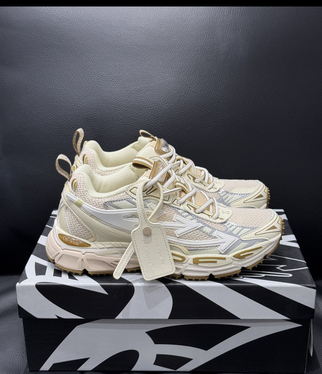 Off-White Be Right Back beige