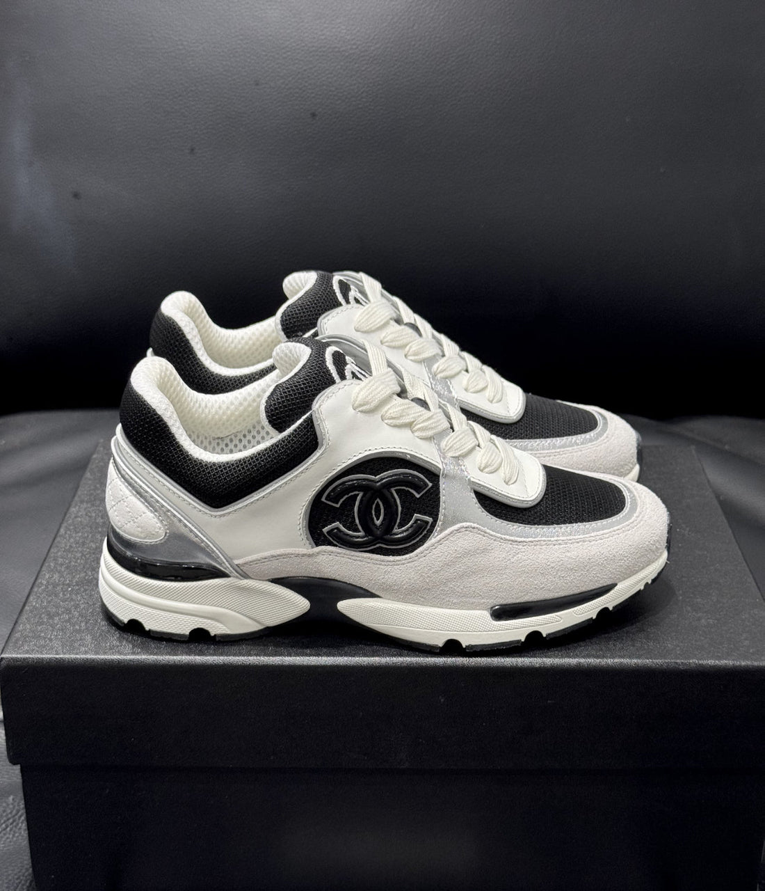 Sneakers Chanel ( EXCLU ) packaging complet facture 10/10