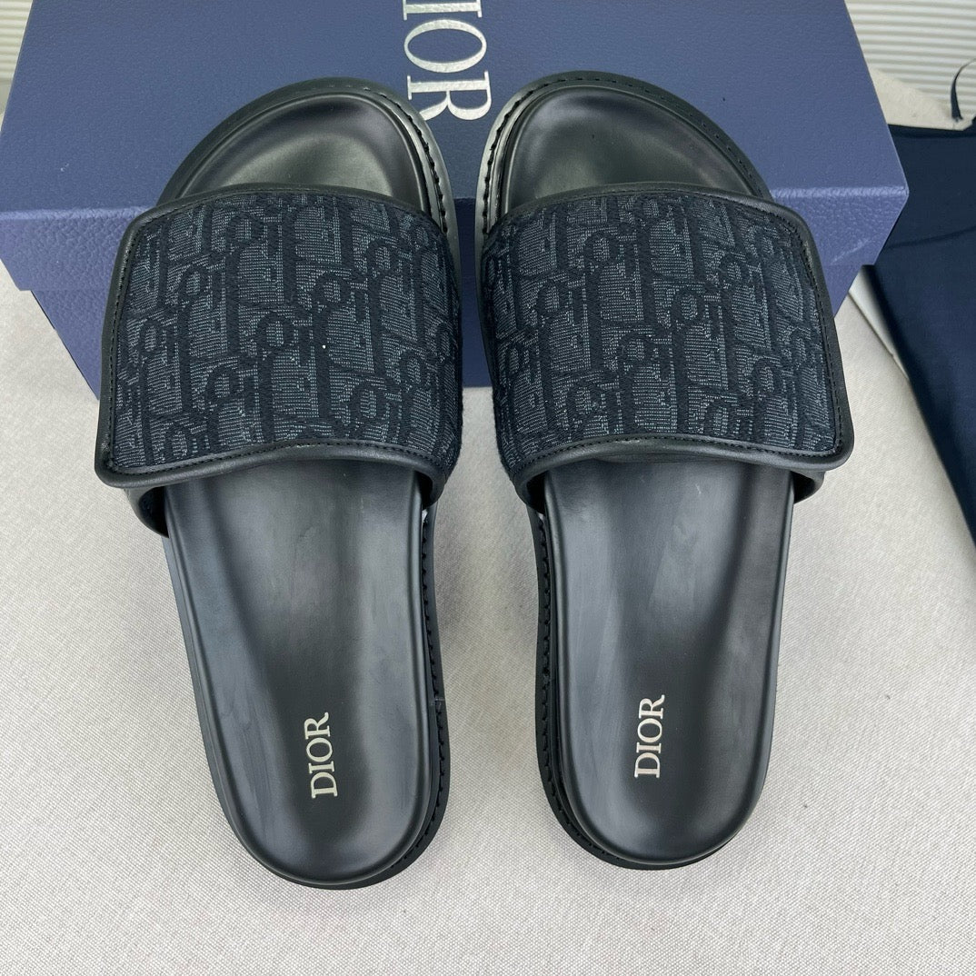 Sandales CD Aqua Sandal
Black  Oblique Jacquard