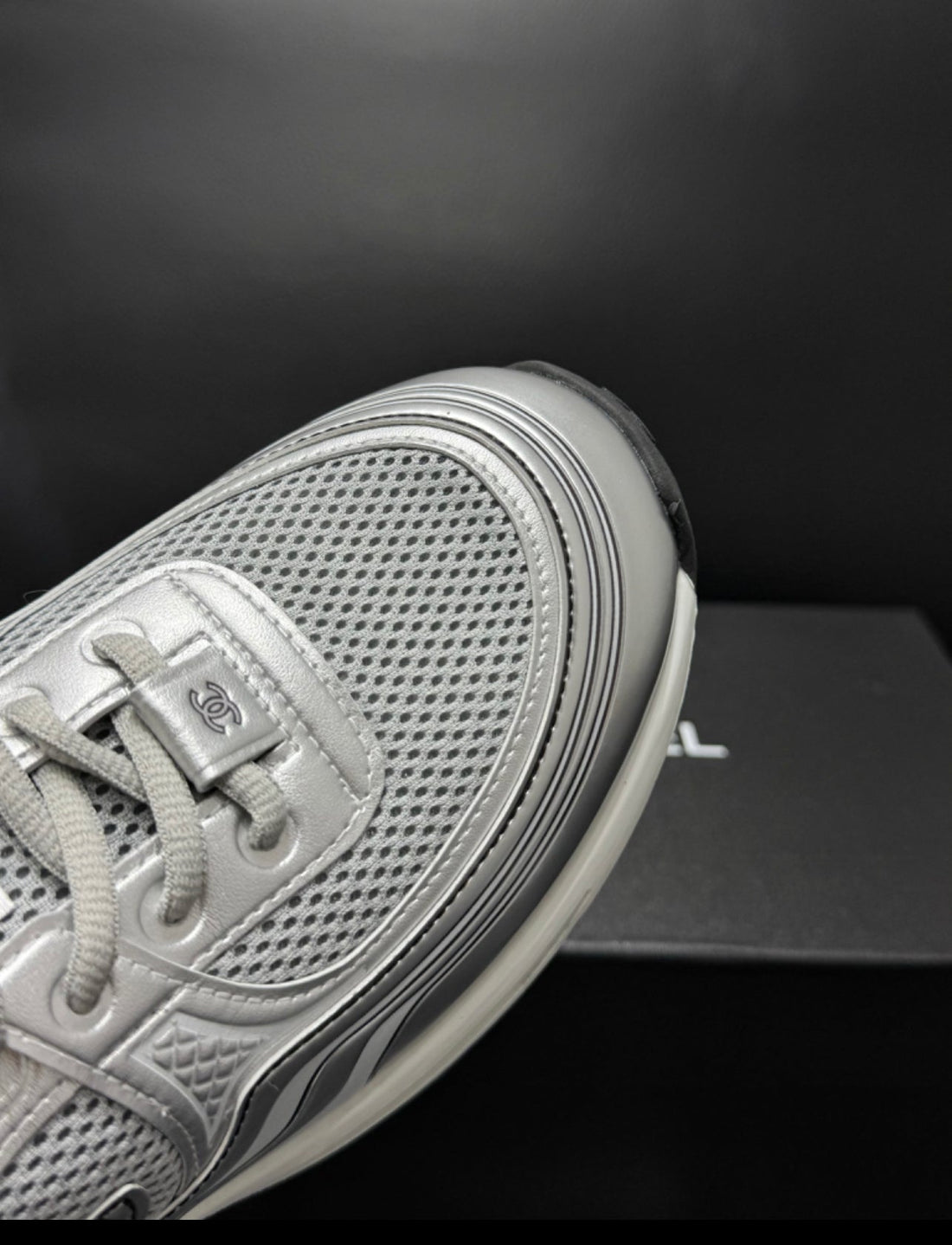 Sneakers Chanel ( EXCLU ) packaging complet facture