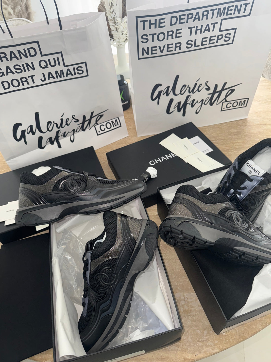 Sneakers Chanel ( EXCLU ) packaging complet facture 10/10