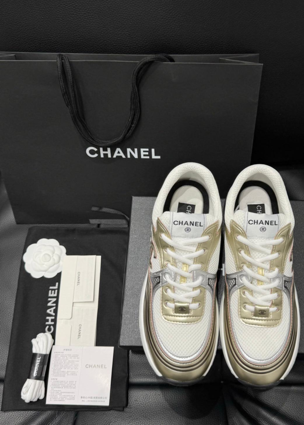 Sneakers Chanel ( EXCLU ) packaging complet facture
