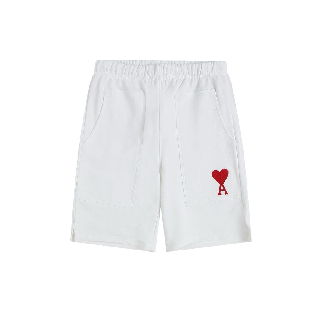 Short blanc à petit logo ami de cœur rouge
