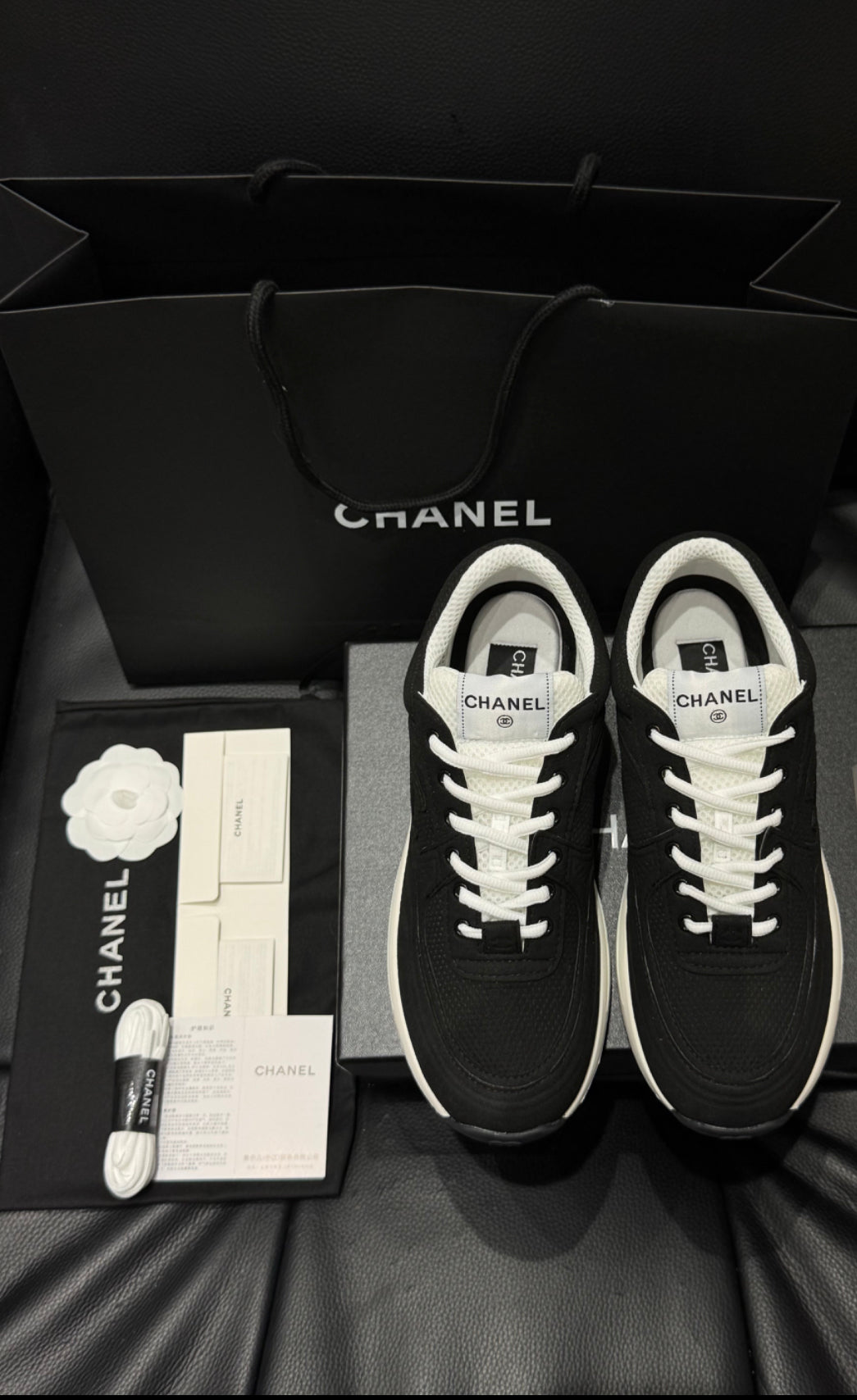 Sneakers Chanel ( EXCLU ) packaging complet facture