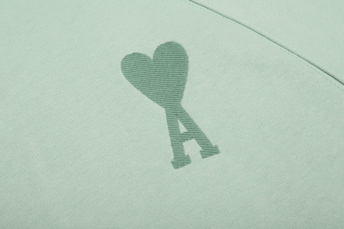 Sweat vert  à petit logo ami de cœur vert
