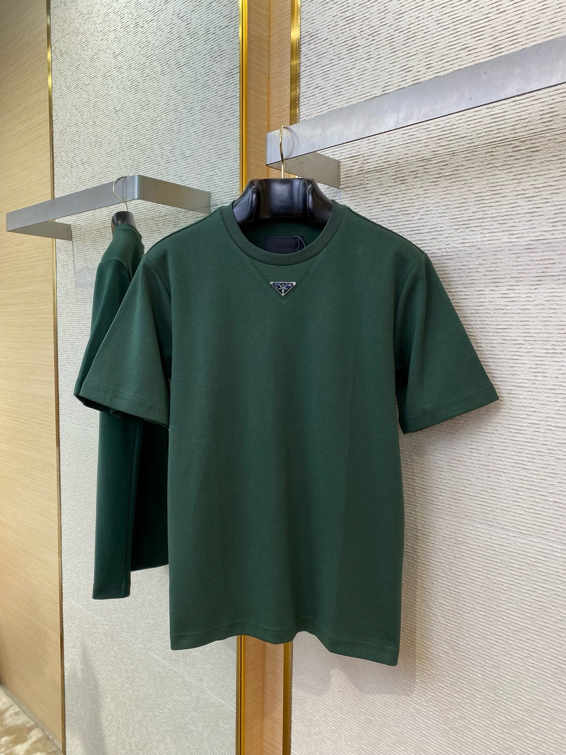 t-shirt Prada en coton à logo triangulaire