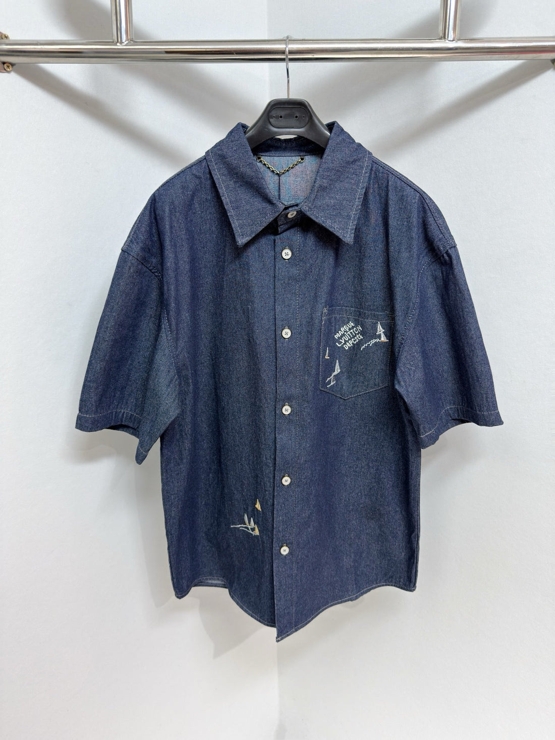 Chemise lv manches courtes brodée en chambray