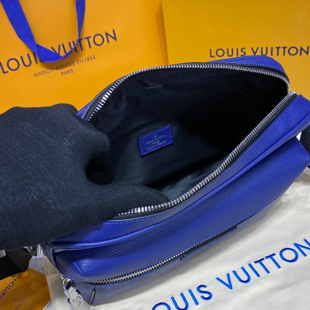 Sac Lv outdoor bleu   facture  10/10