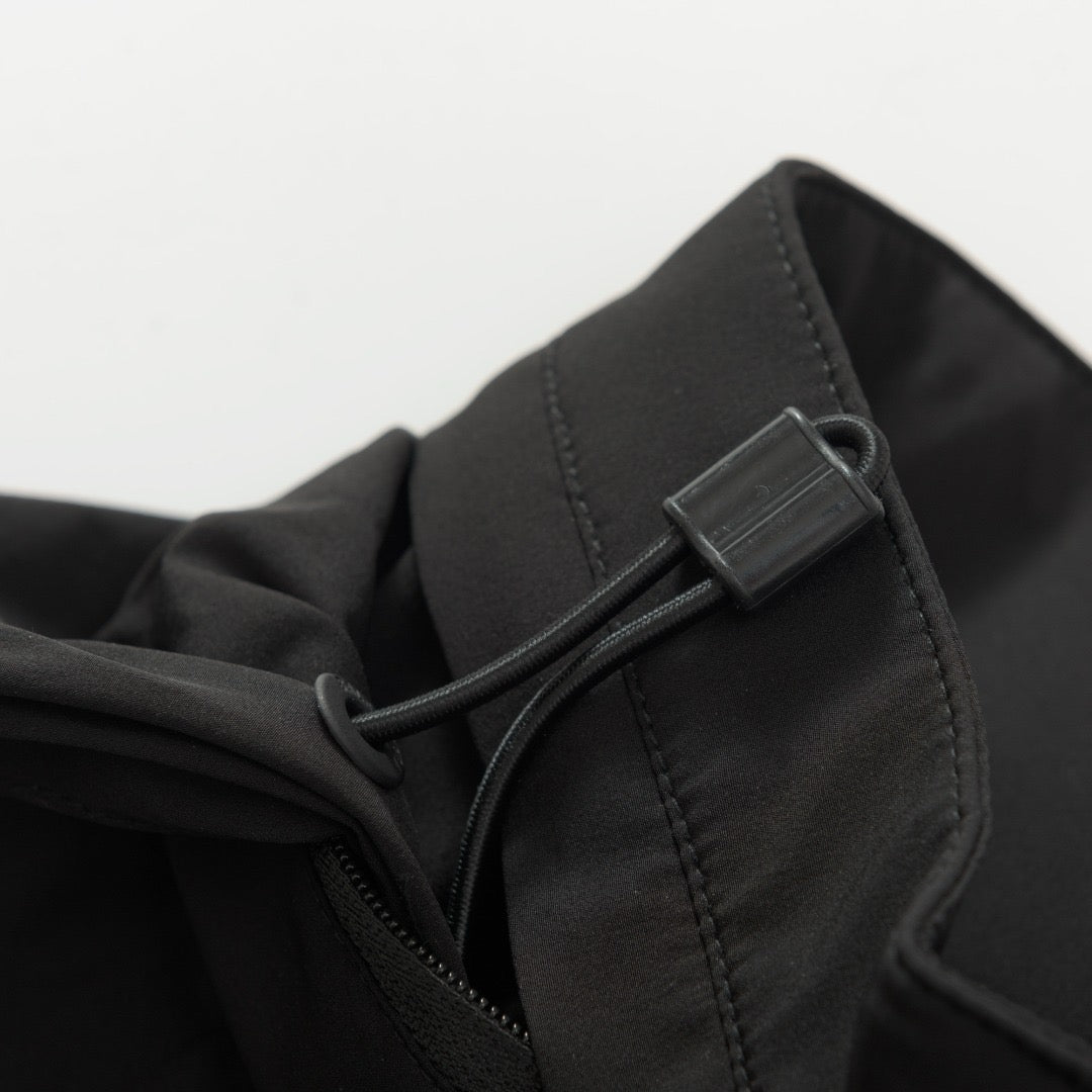 COUPE-VENT UNDER ARMOUR x BALENCIAGA ® POUR HOMME EN NOIR