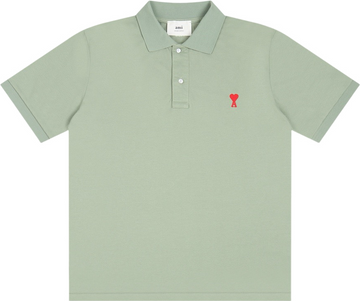 Polo vert à petit logo ami de cœur rouge
