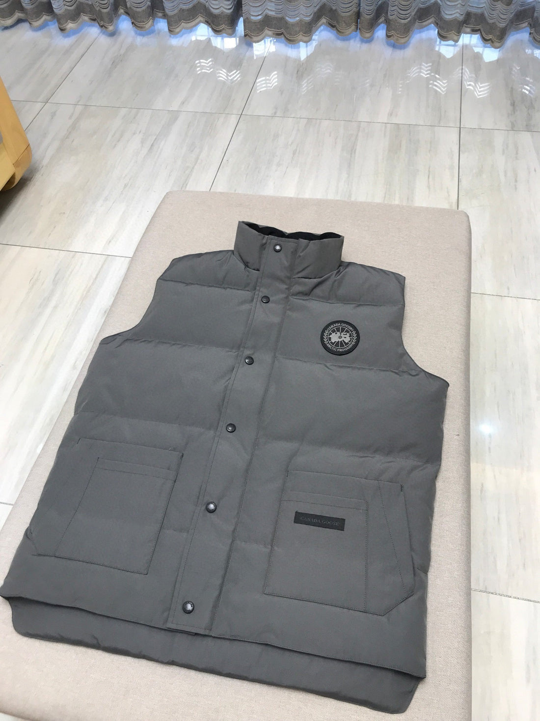 Canada Goose Sans manche grey black label facture 2023
