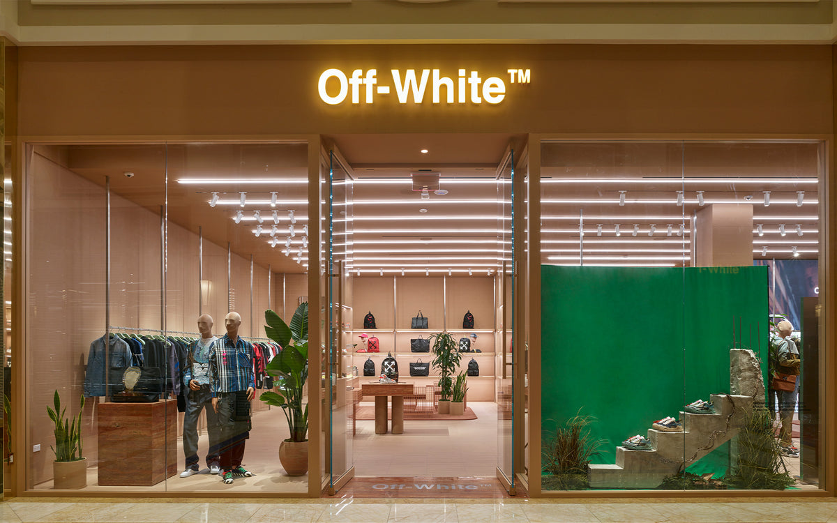 Univers Off White