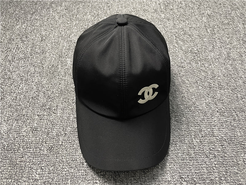 Casquette Chanel noir avec ticket