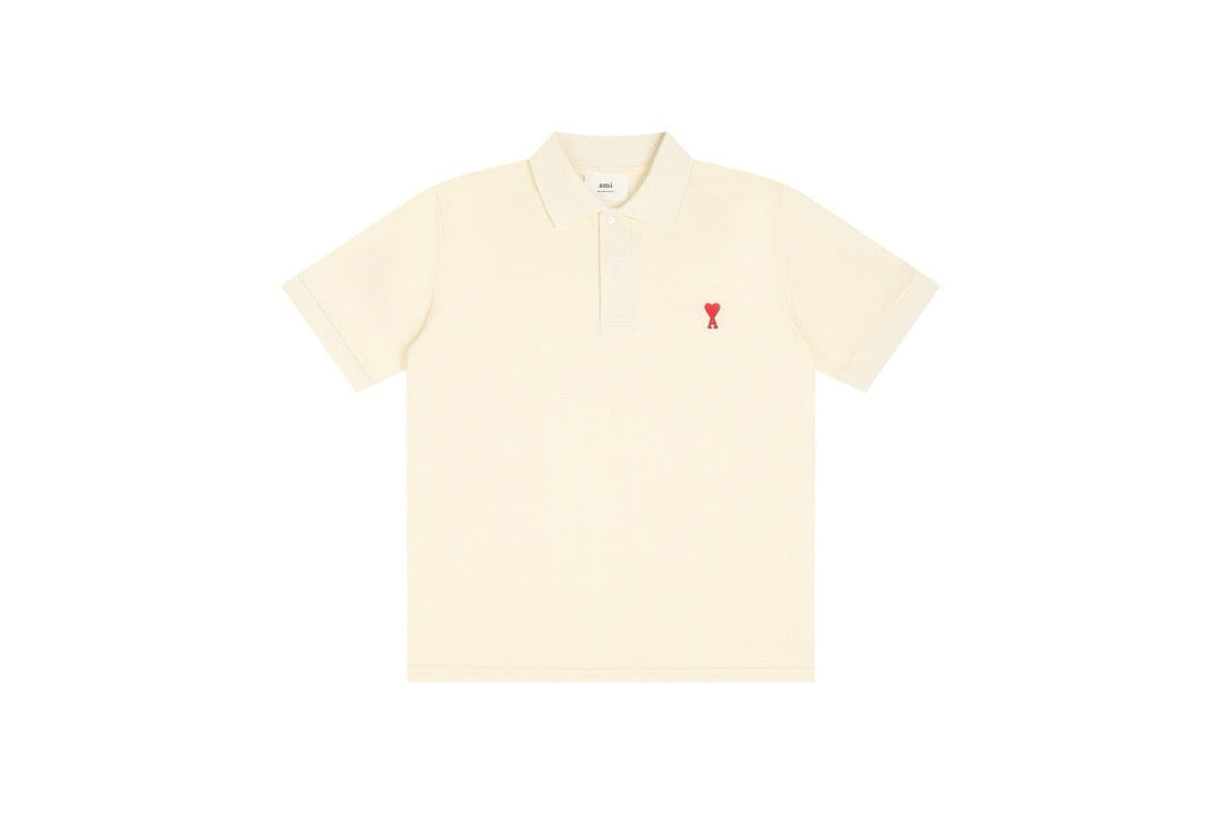 Polo beige à petit logo ami de cœur rouge