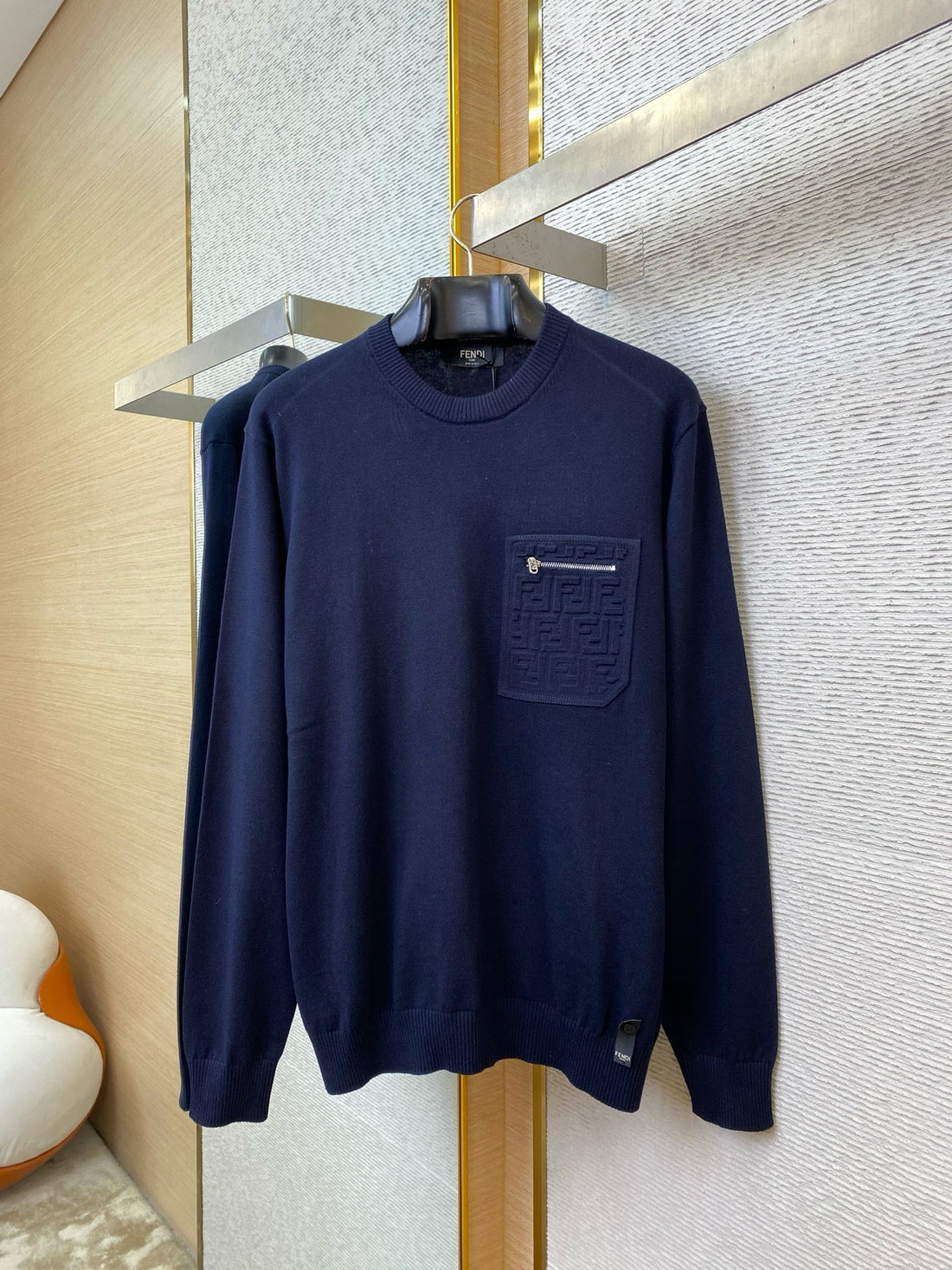 Pull en laine bleu marine FENDI 10/10