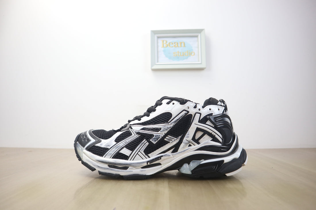 Balenciaga Runner noir white facture