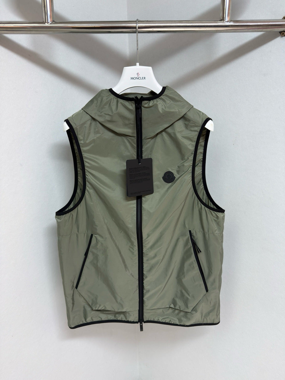 Gilet coupe-vent à capuche Moncler