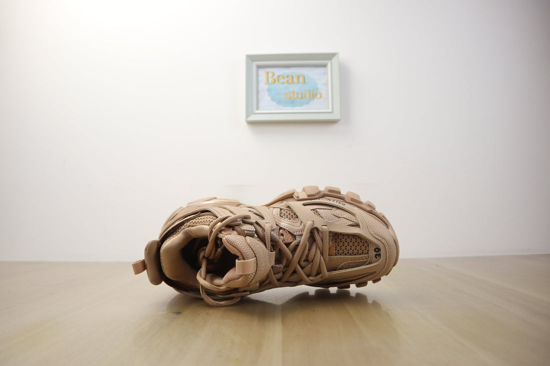 Balenciaga track beige facture
