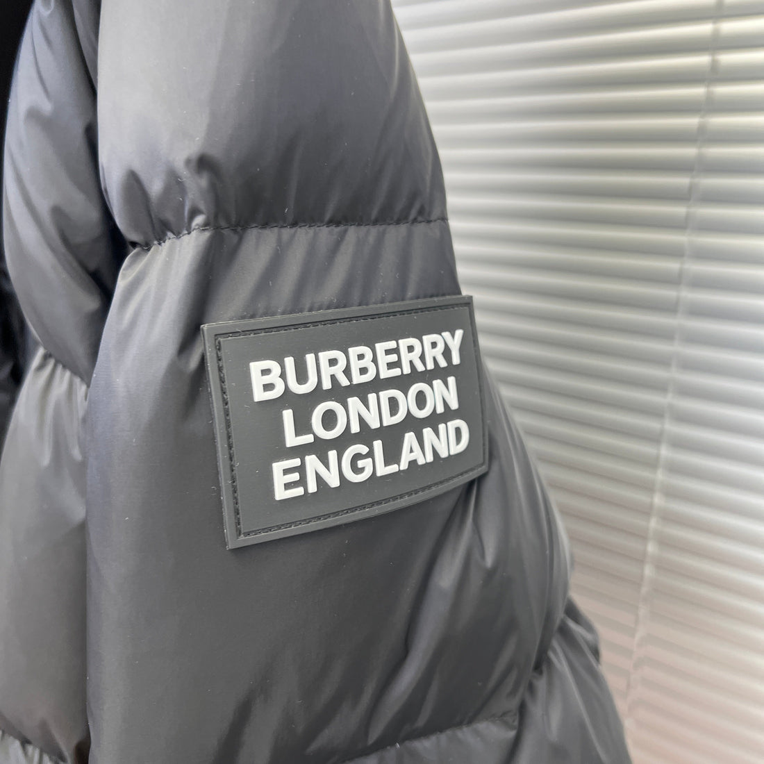 Doudoune Burberry noir facture 2023 PRÉ COMMANDE POUR OCTOBRE
