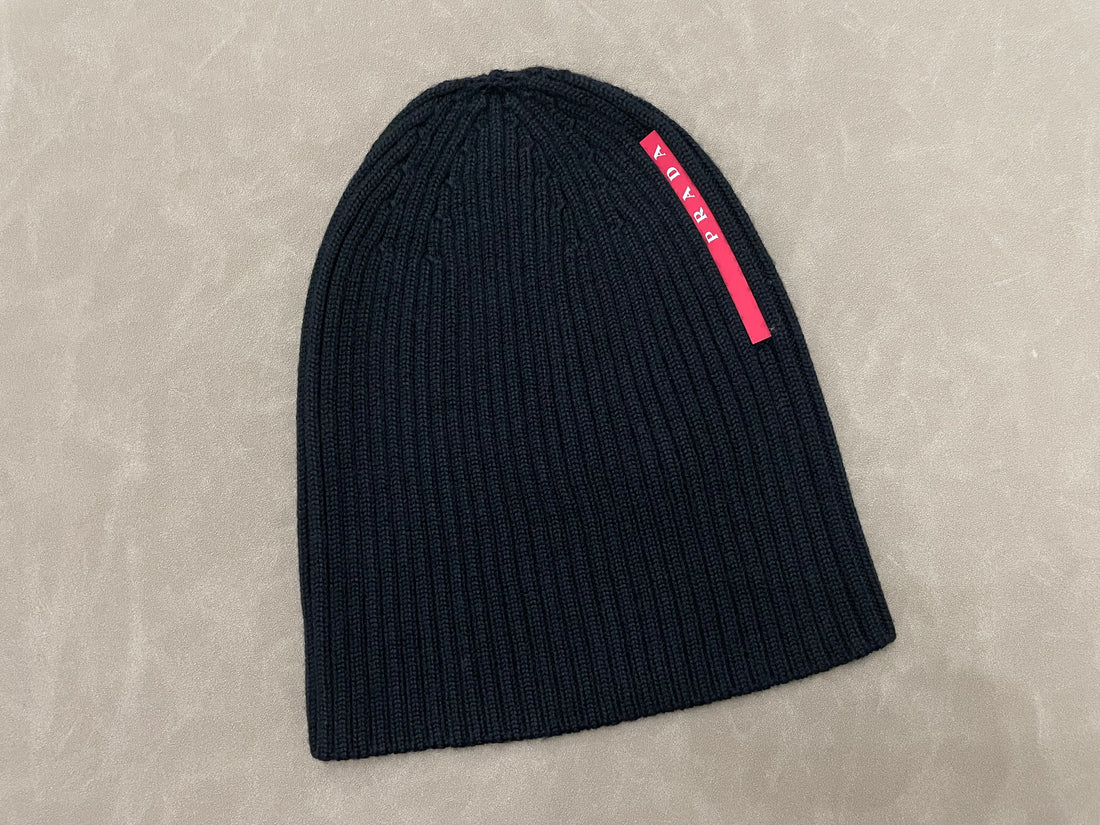 Bonnet Prada noir avec ticket