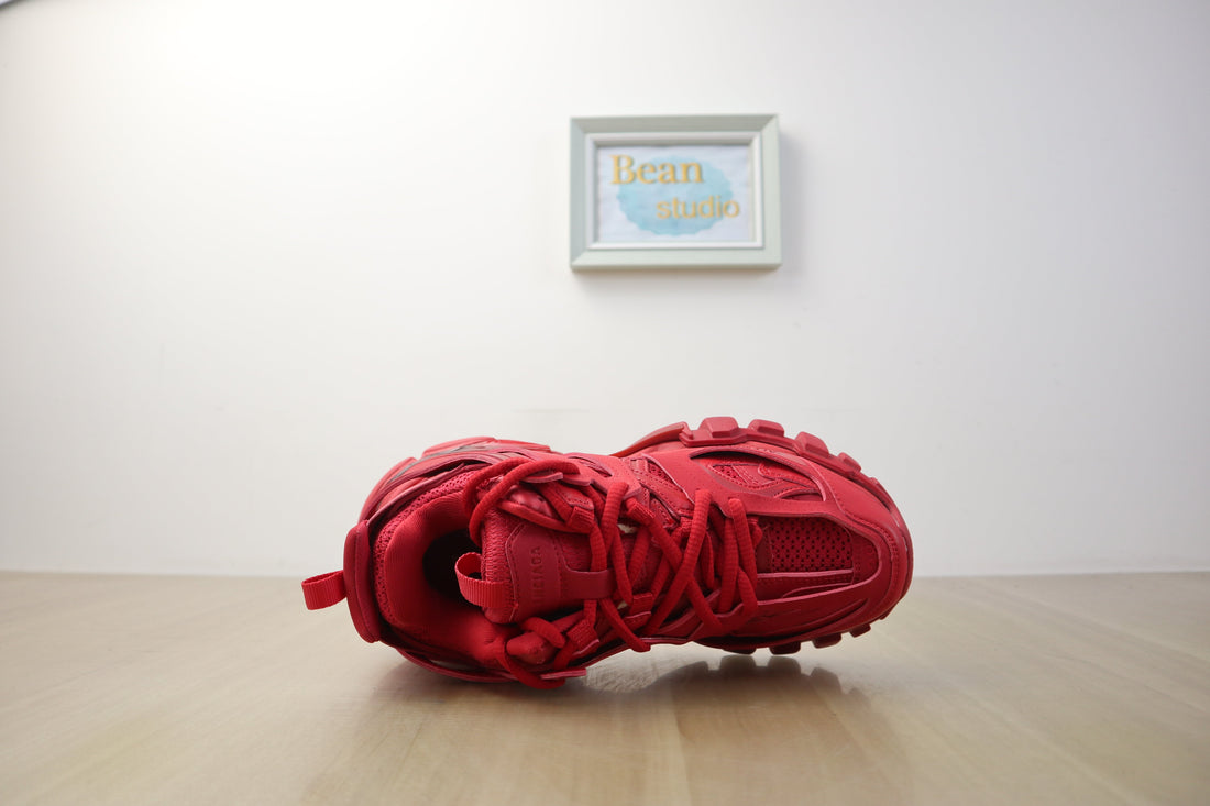 Balenciaga track red facture