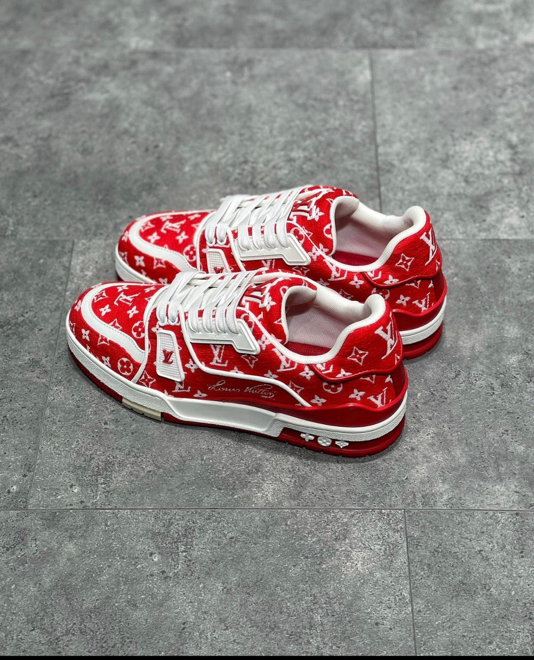 Sneakers Lv Trainers rouge daim  facture
